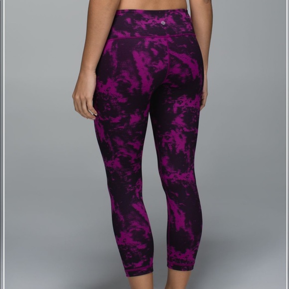 Lululemon Wunder Under Crop - Picture 2 of 10